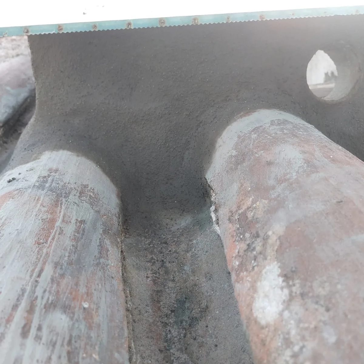 Detalle de reparación alrededor de un elemento de la cubierta