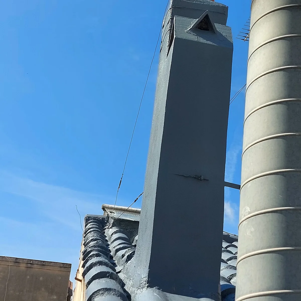 Chimenea y cubierta después de la intervención